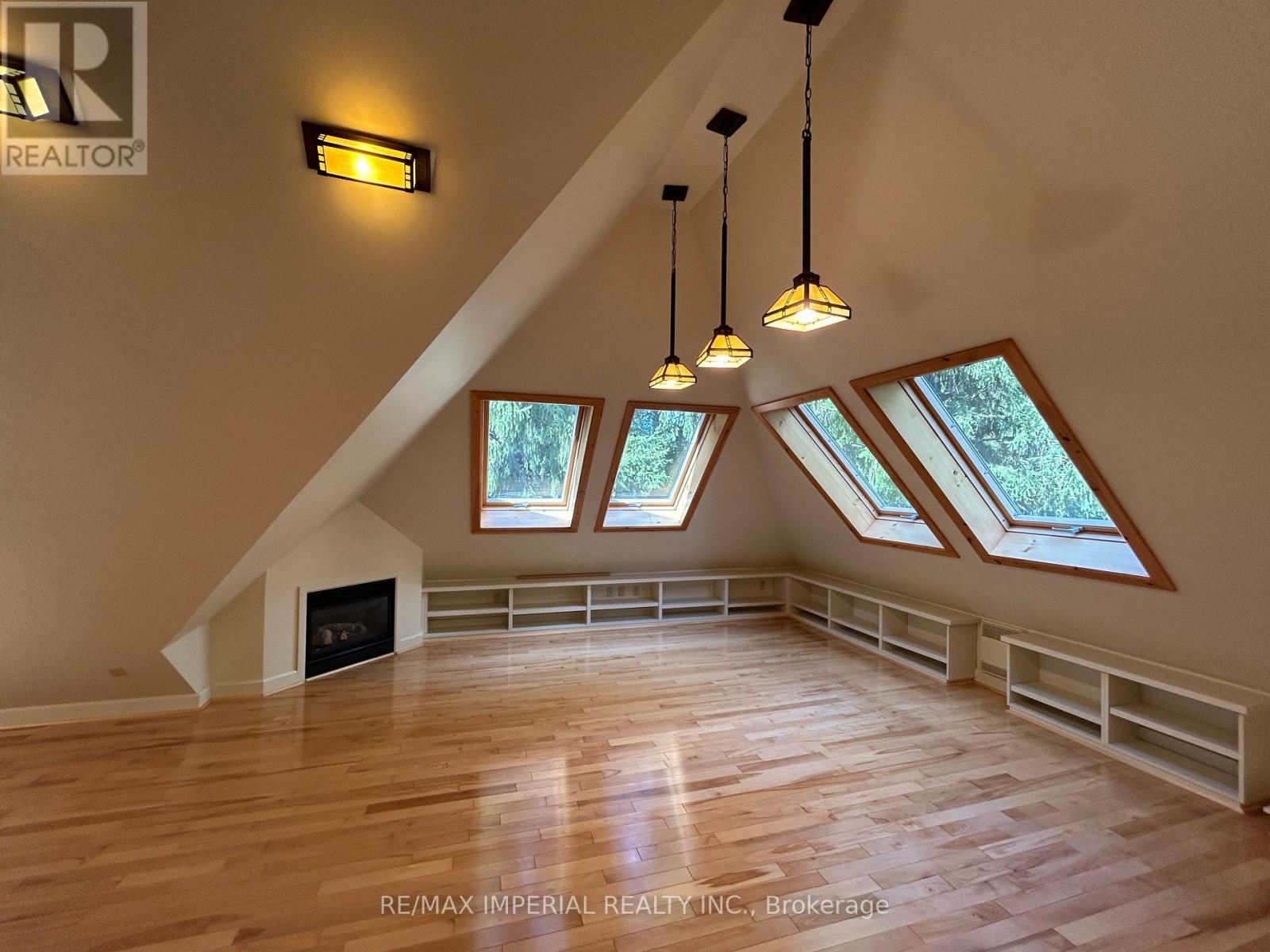 Photo 18 of 7 Dodie Street, Aurora ON