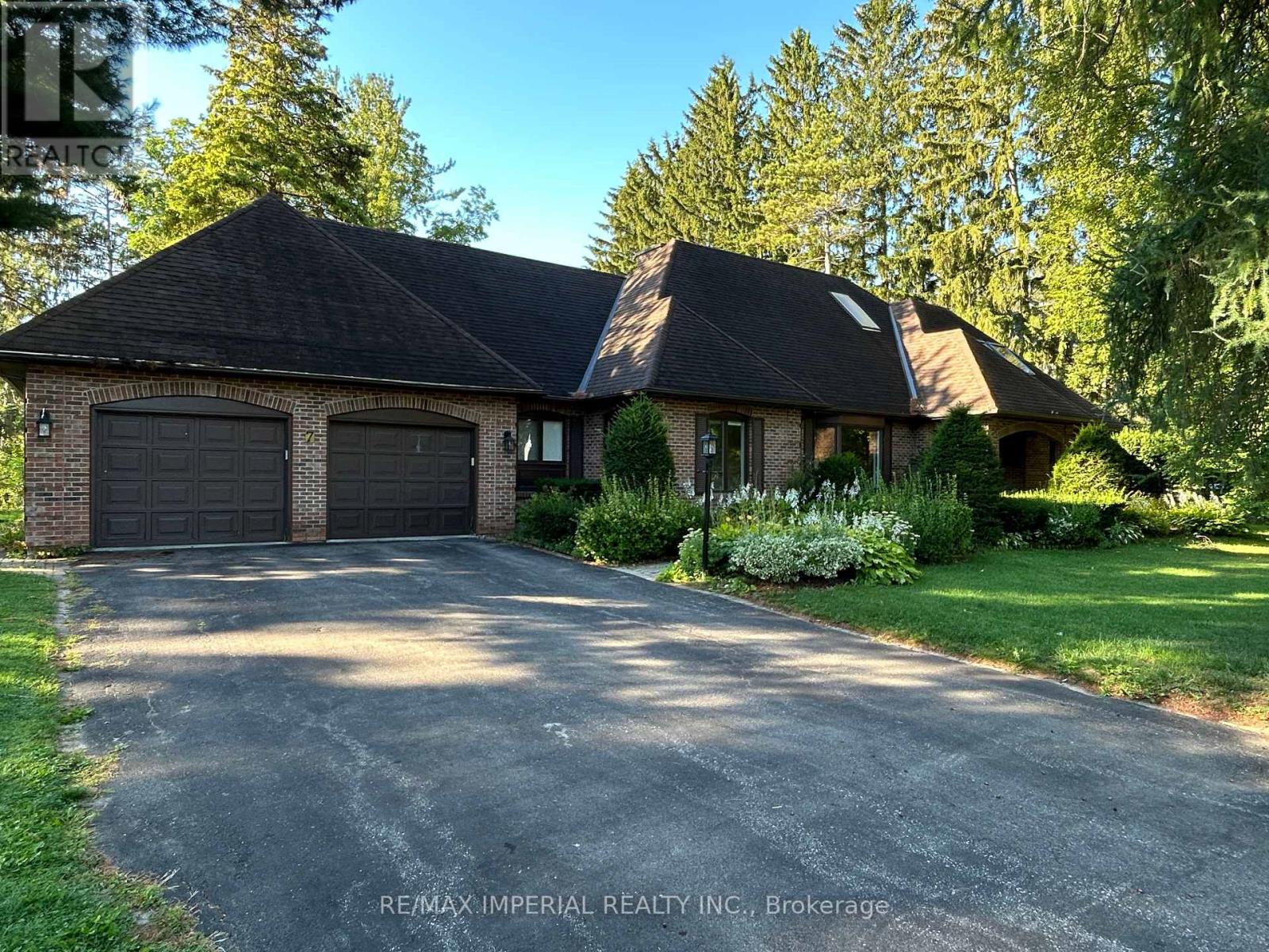 Photo 3 of 7 Dodie Street, Aurora ON