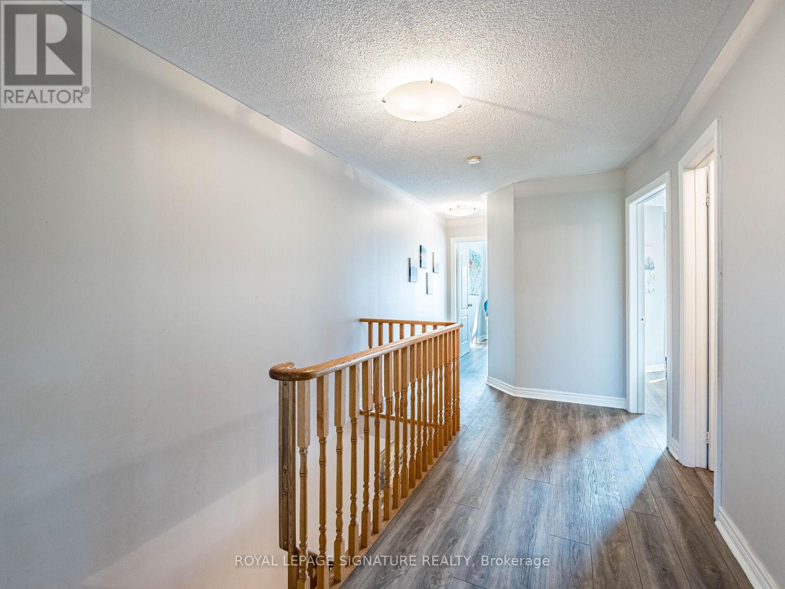 Photo 17 of 152 Lindenshire Avenue, Vaughan ON