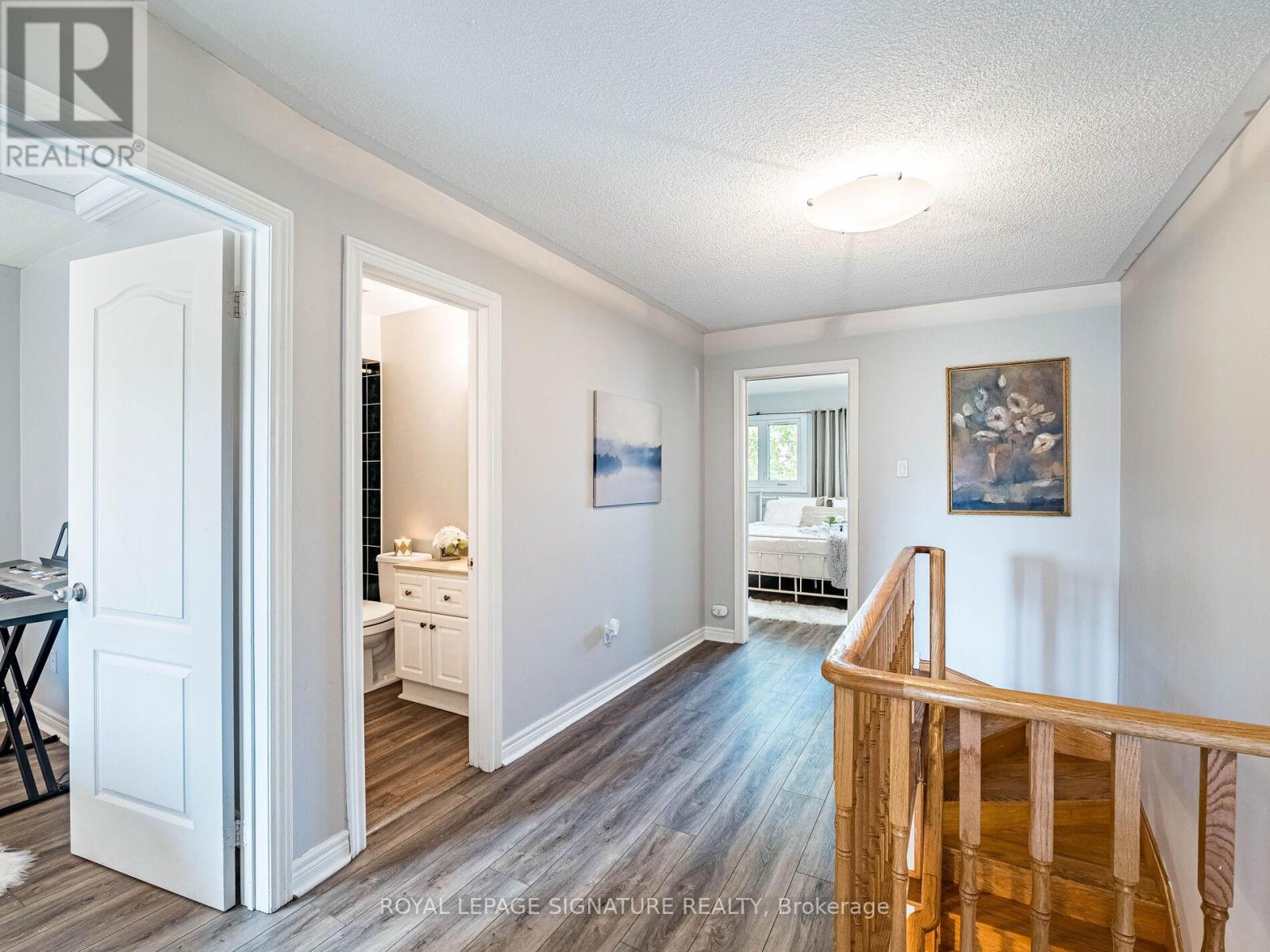 Photo 18 of 152 Lindenshire Avenue, Vaughan ON