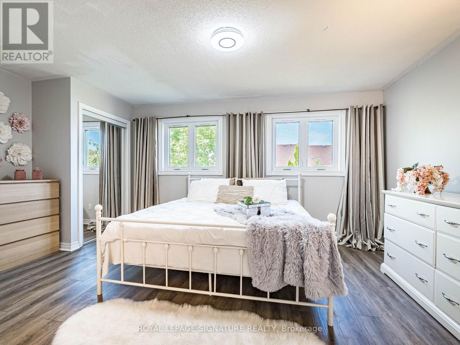 Photo 19 of 152 Lindenshire Avenue, Vaughan ON