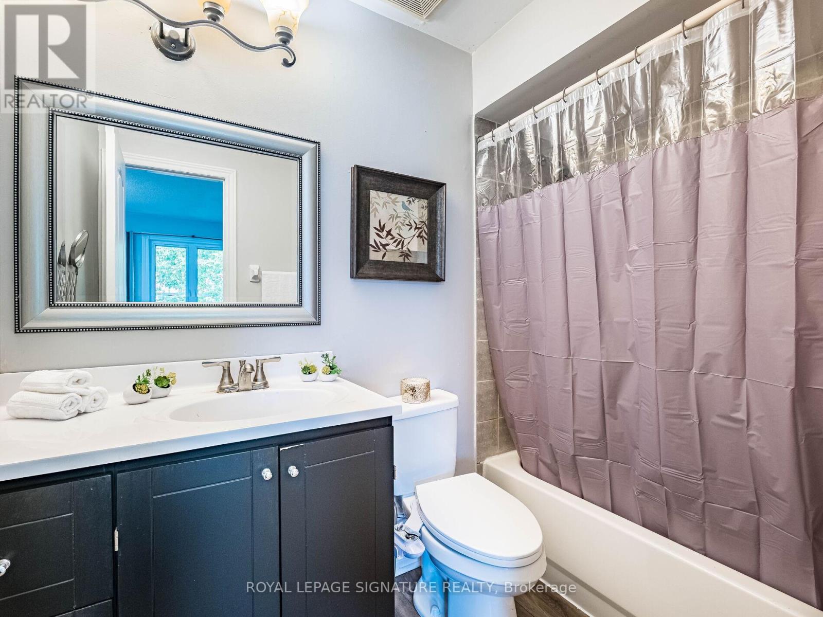 Photo 23 of 152 Lindenshire Avenue, Vaughan ON