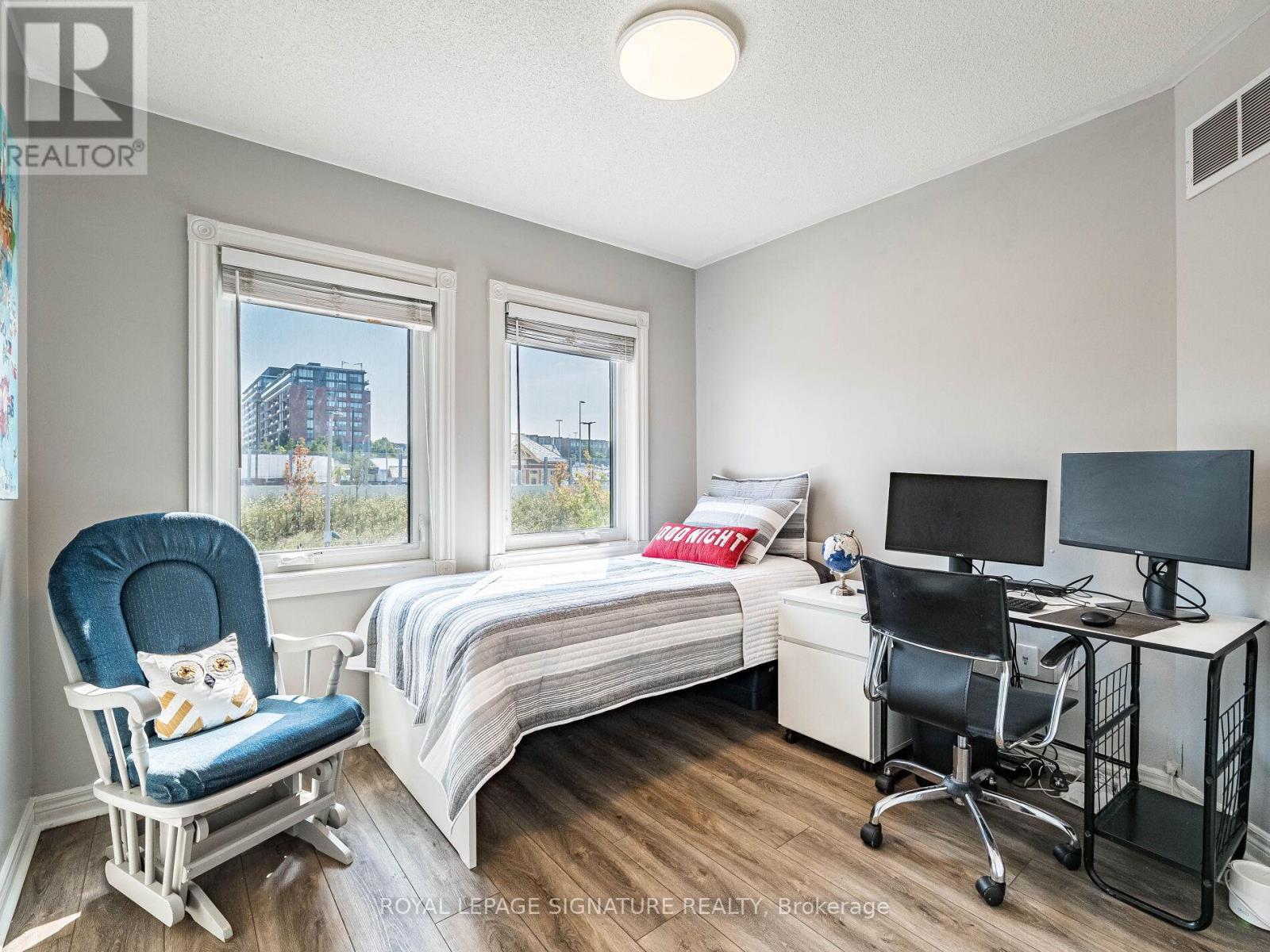 Photo 27 of 152 Lindenshire Avenue, Vaughan ON