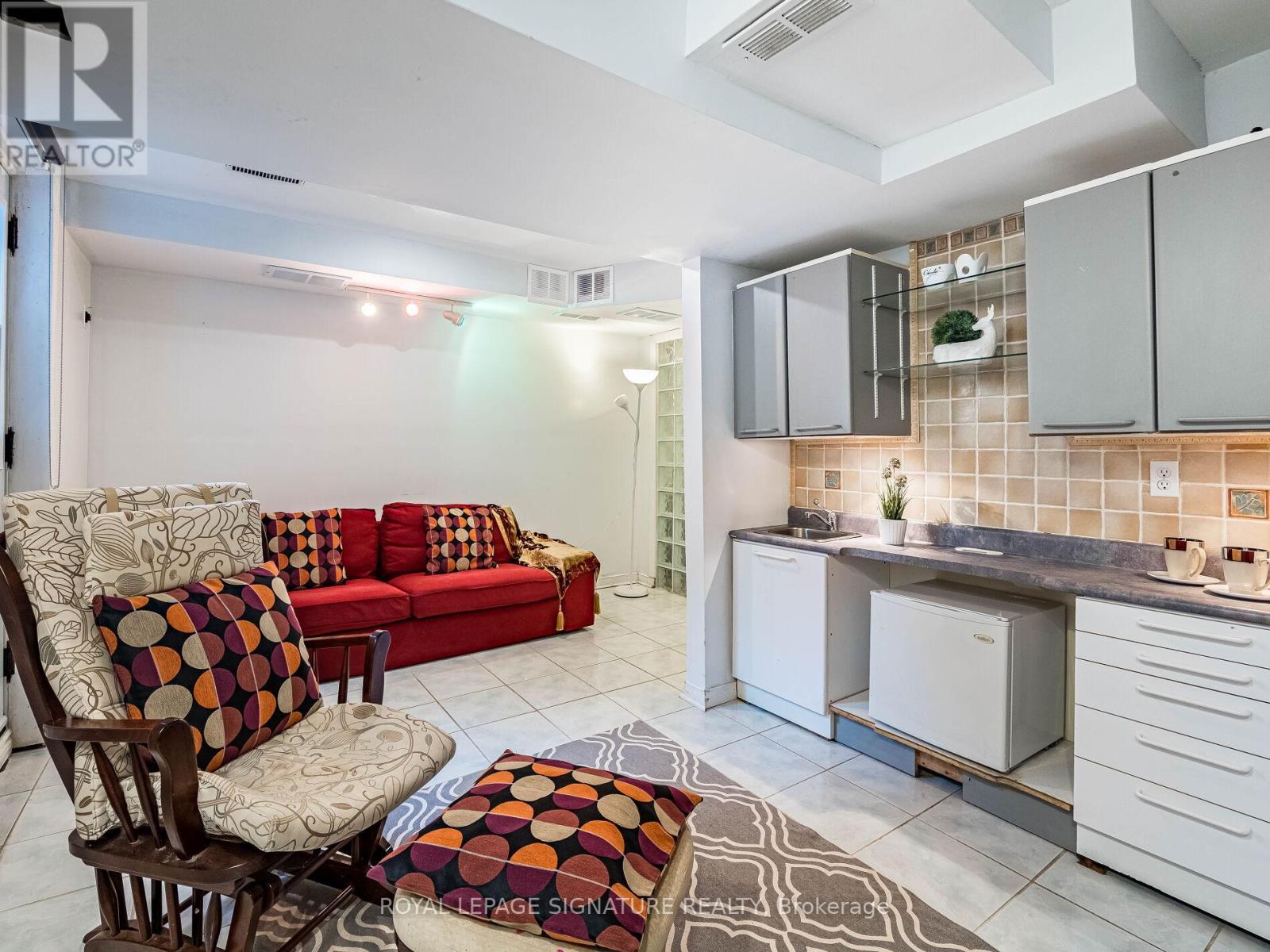 Photo 34 of 152 Lindenshire Avenue, Vaughan ON