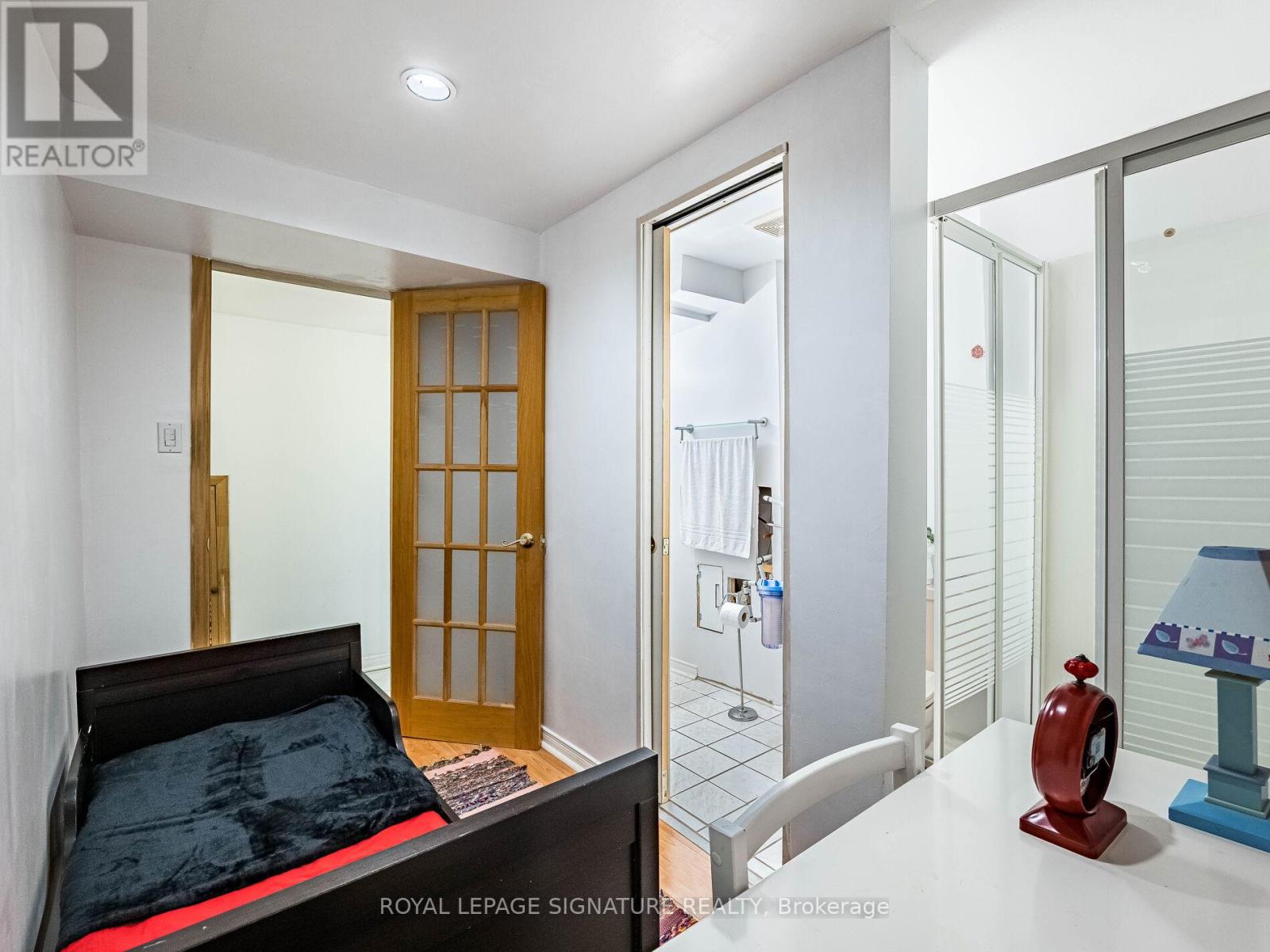 Photo 37 of 152 Lindenshire Avenue, Vaughan ON
