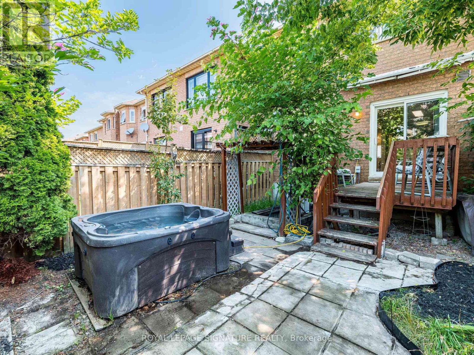 Photo 41 of 152 Lindenshire Avenue, Vaughan ON