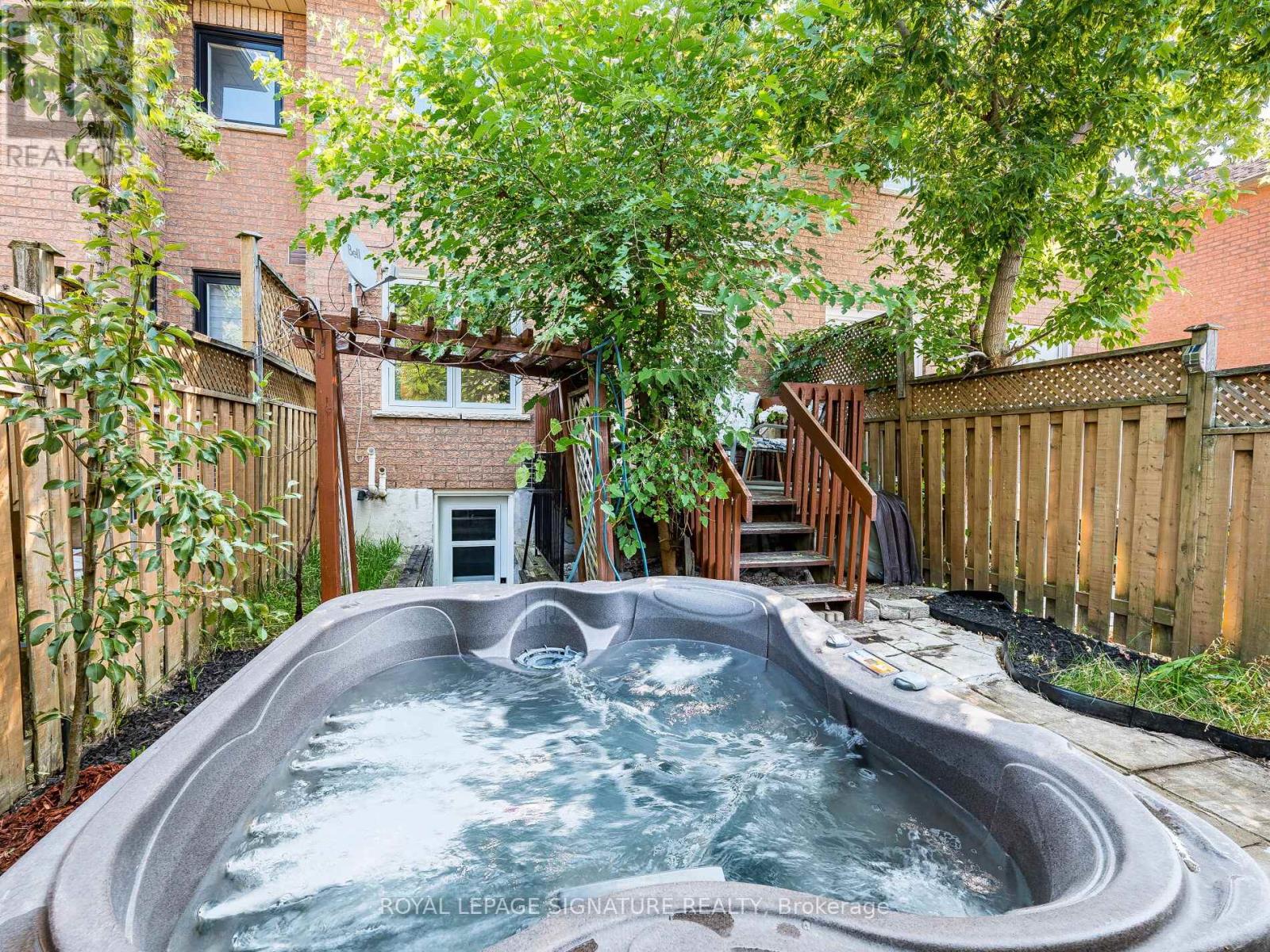 Photo 42 of 152 Lindenshire Avenue, Vaughan ON