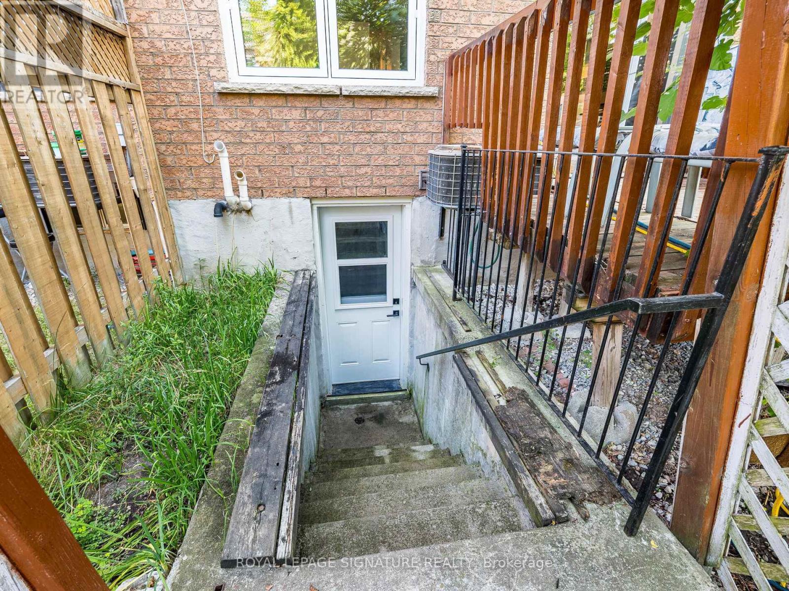 Photo 43 of 152 Lindenshire Avenue, Vaughan ON