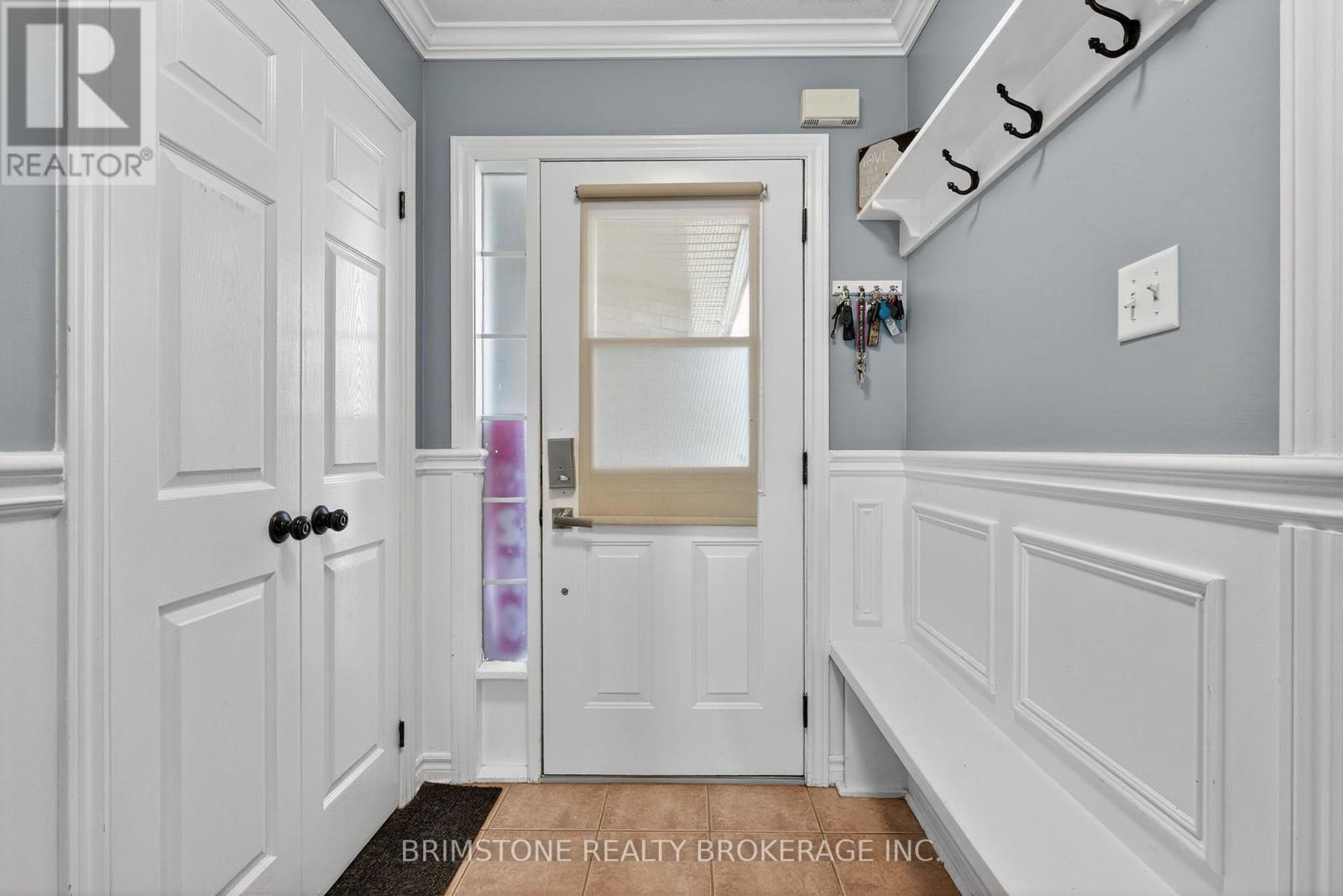Photo 4 of 116 Bird Street, Barrie ON