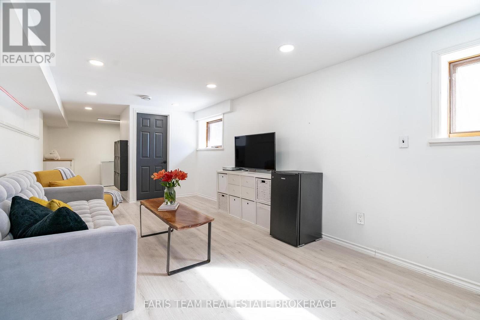 Photo 15 of 20 Glen Cedar Drive, Tiny ON