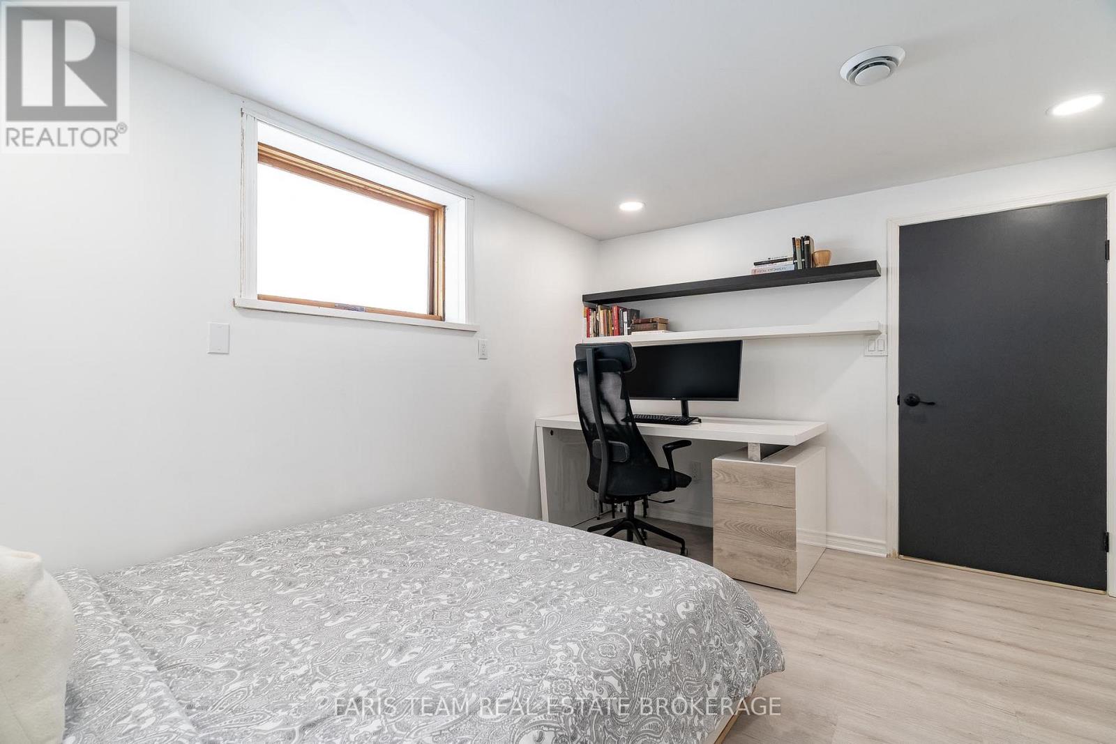 Photo 18 of 20 Glen Cedar Drive, Tiny ON