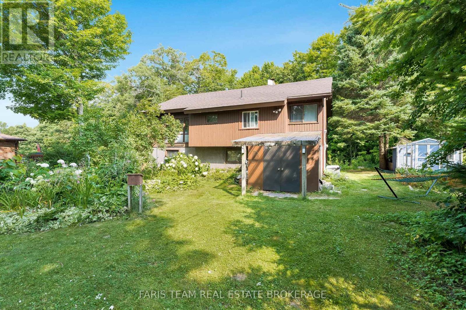 Photo 2 of 20 Glen Cedar Drive, Tiny ON