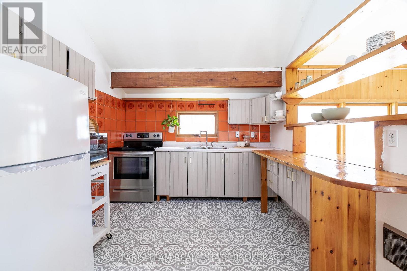 Photo 4 of 20 Glen Cedar Drive, Tiny ON