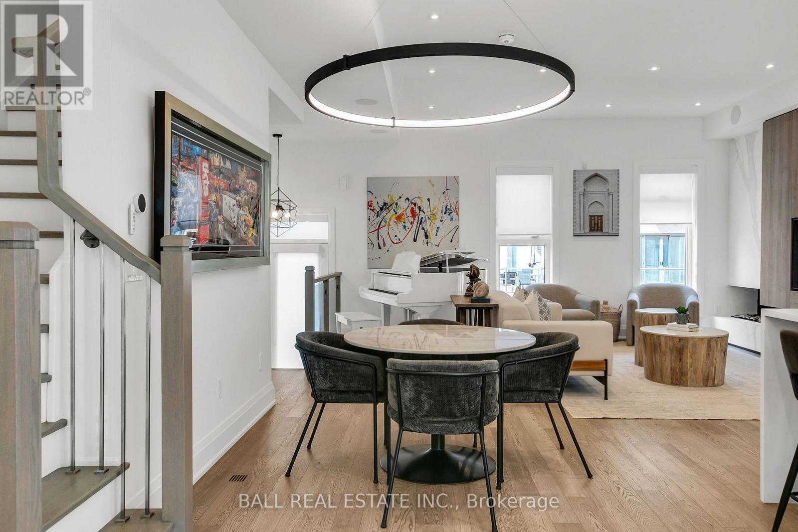 Photo 10 of 255 Smallwood Circle, Vaughan ON