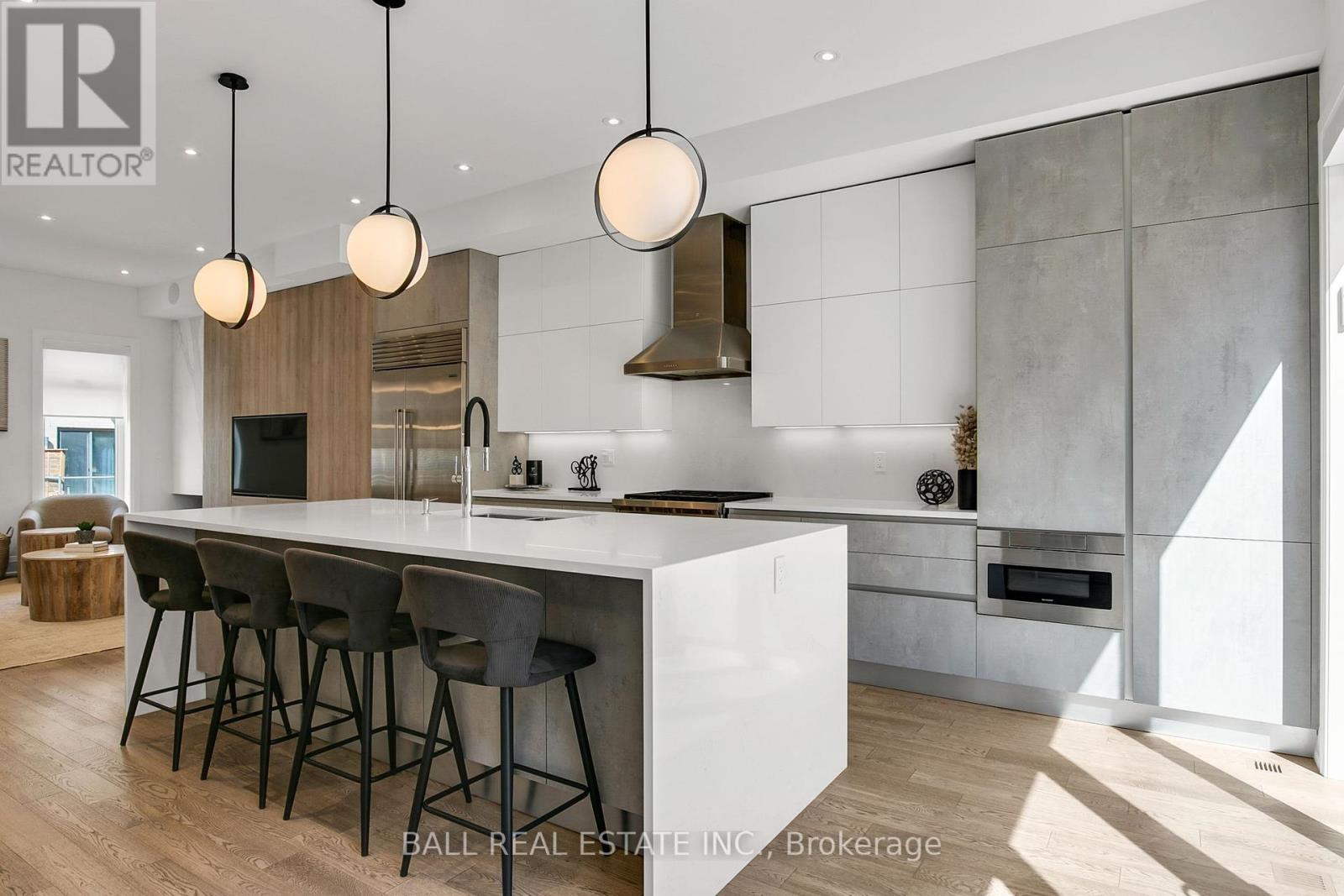 Photo 12 of 255 Smallwood Circle, Vaughan ON