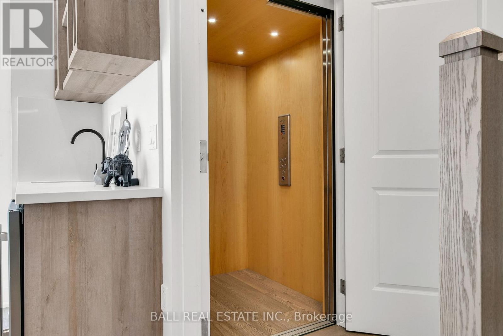 Photo 19 of 255 Smallwood Circle, Vaughan ON