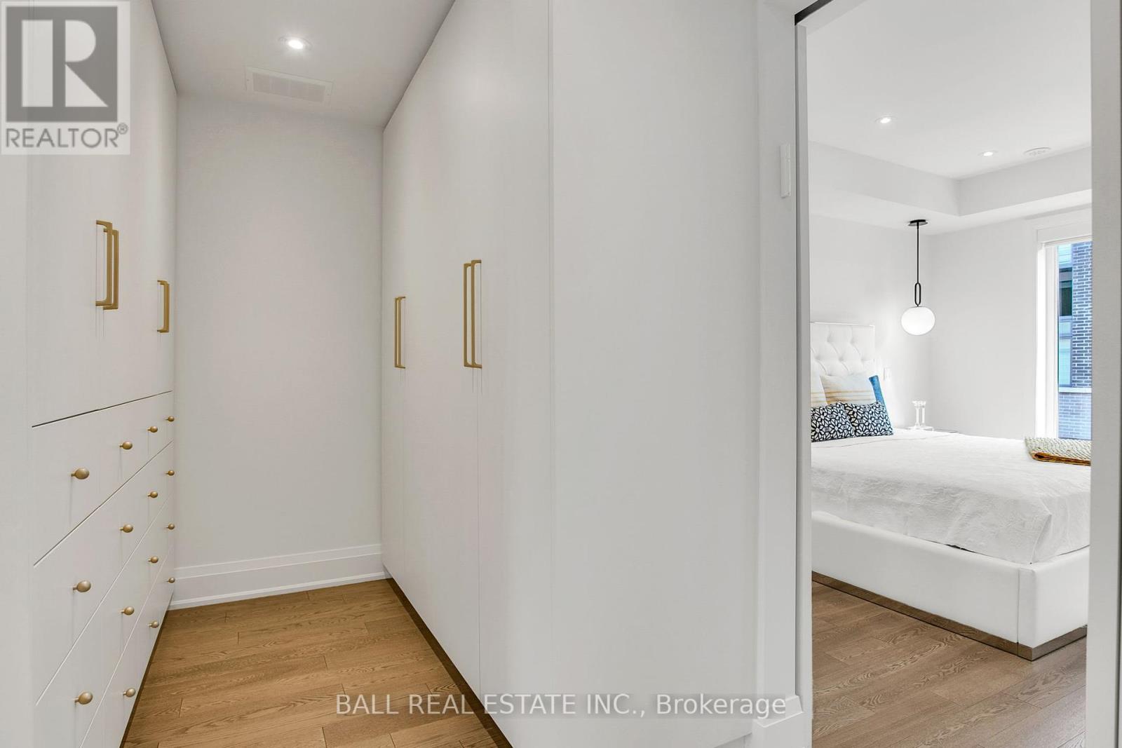 Photo 25 of 255 Smallwood Circle, Vaughan ON