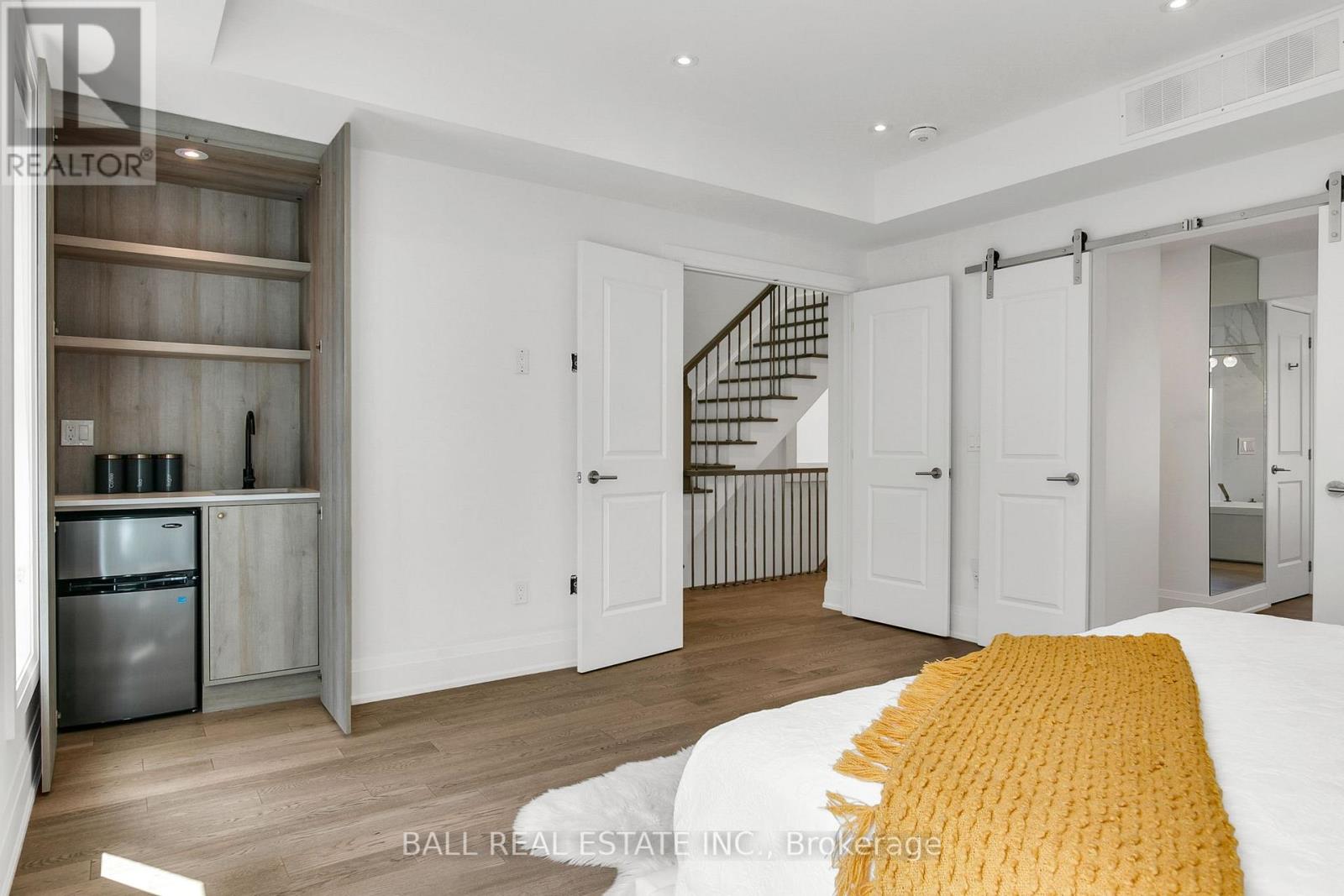 Photo 24 of 255 Smallwood Circle, Vaughan ON