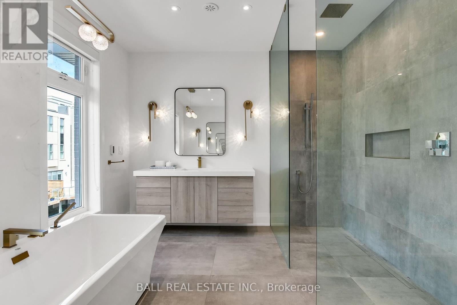 Photo 26 of 255 Smallwood Circle, Vaughan ON