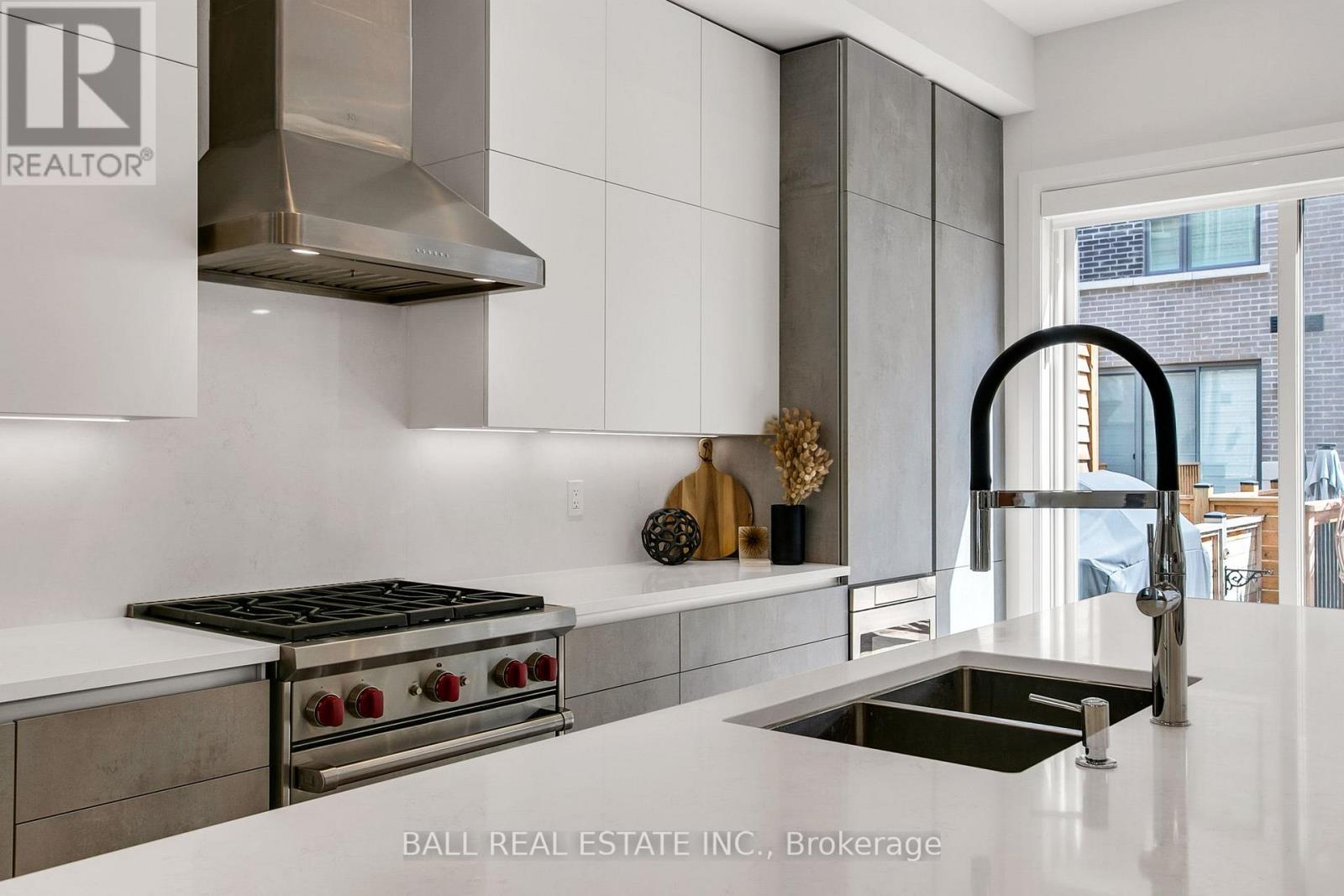 Photo 16 of 255 Smallwood Circle, Vaughan ON