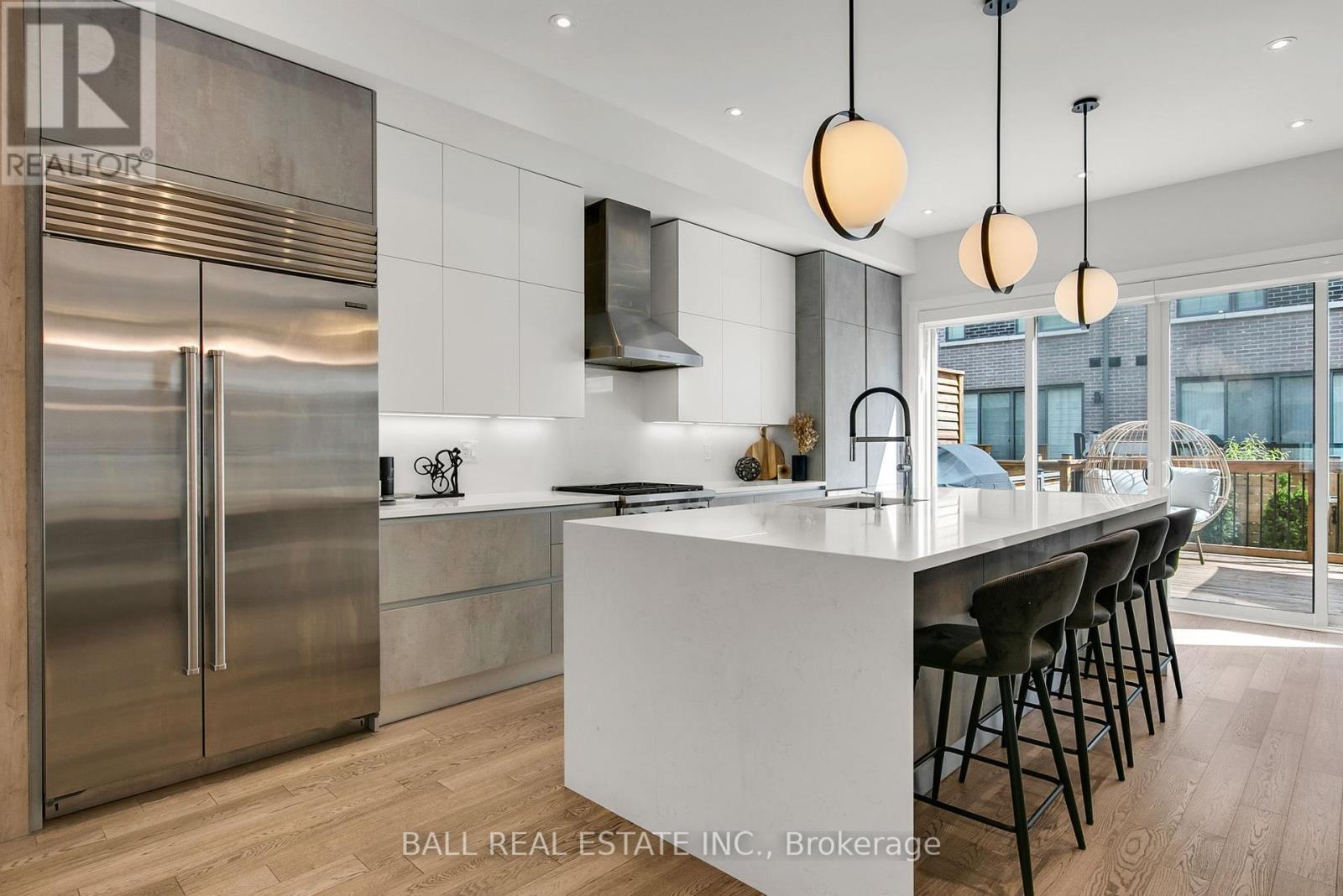 Photo 14 of 255 Smallwood Circle, Vaughan ON