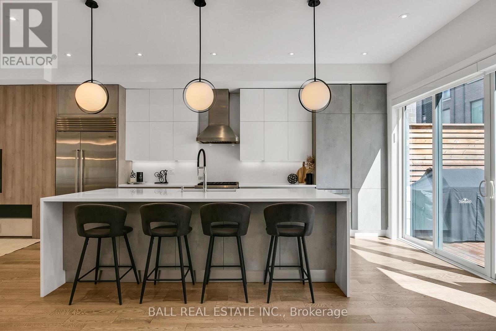 Photo 13 of 255 Smallwood Circle, Vaughan ON