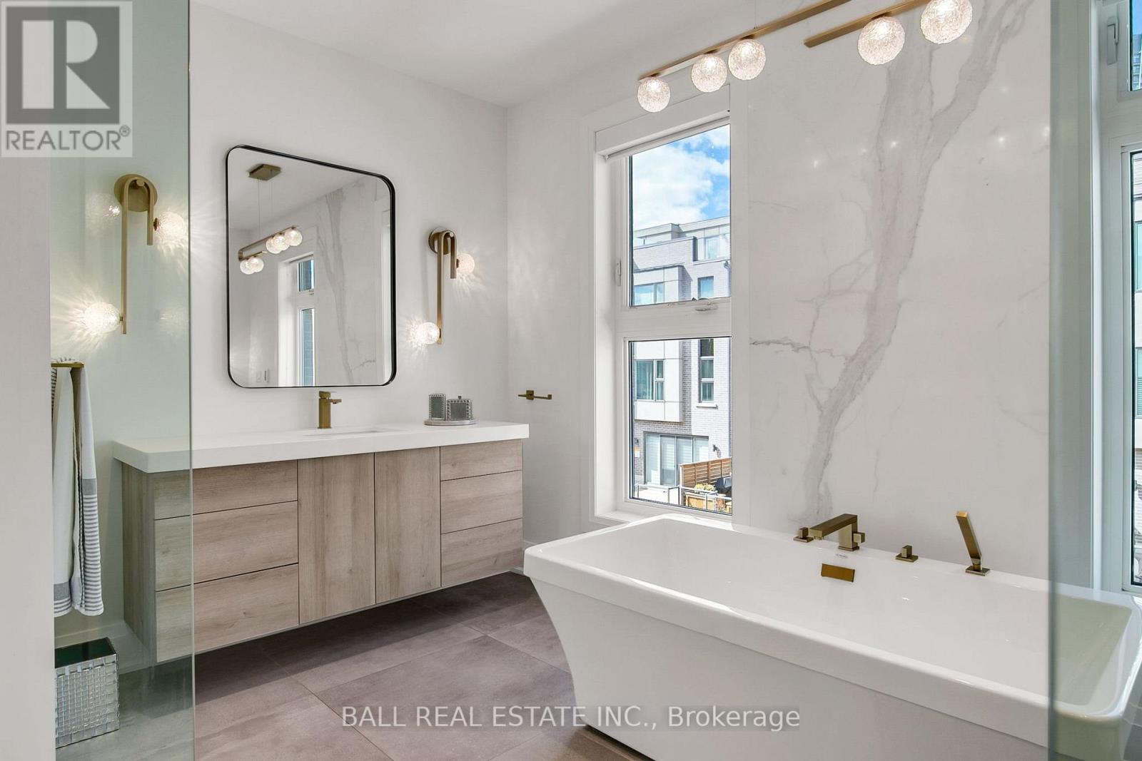 Photo 27 of 255 Smallwood Circle, Vaughan ON