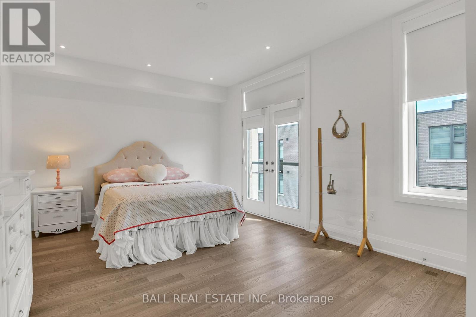 Photo 32 of 255 Smallwood Circle, Vaughan ON