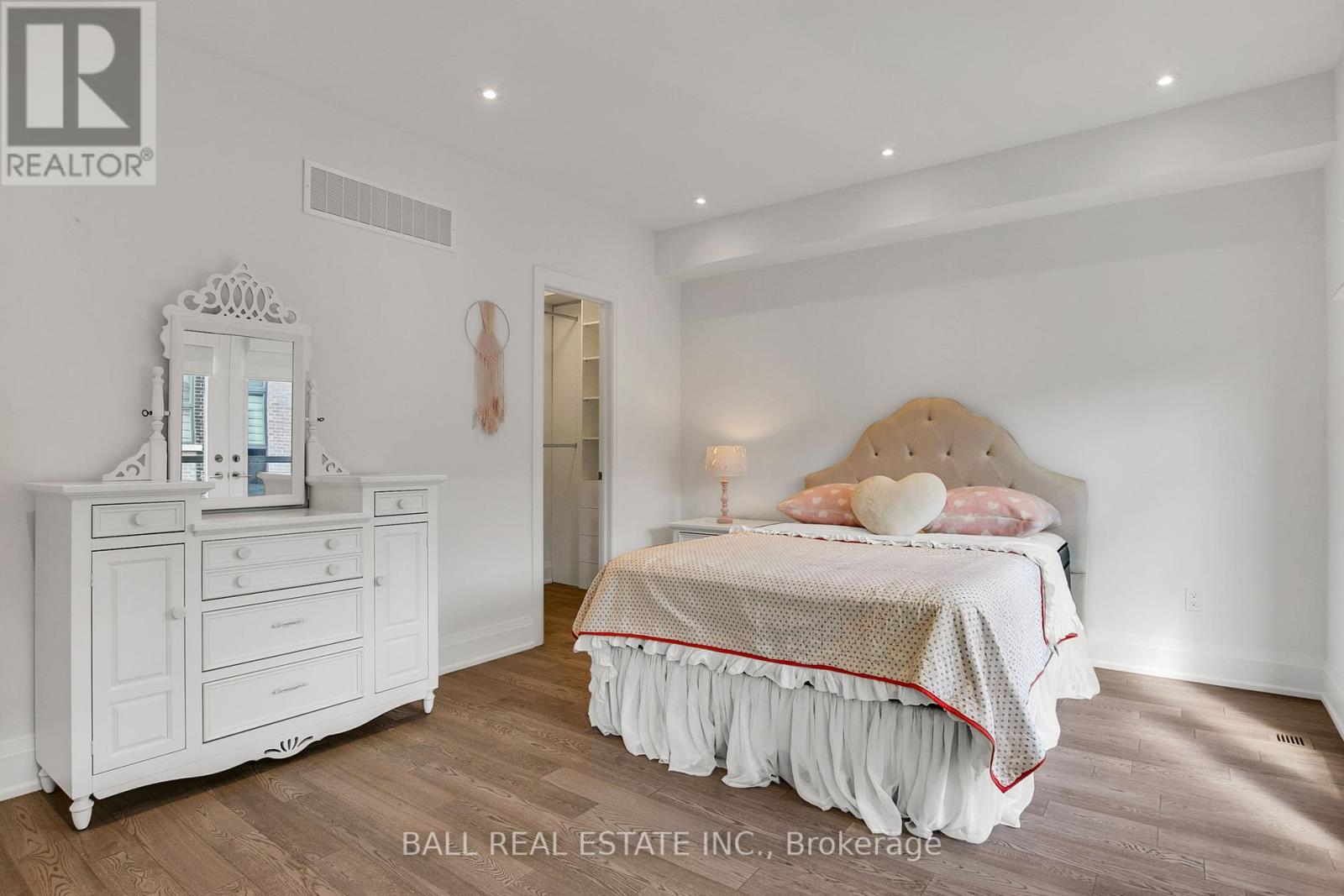 Photo 33 of 255 Smallwood Circle, Vaughan ON