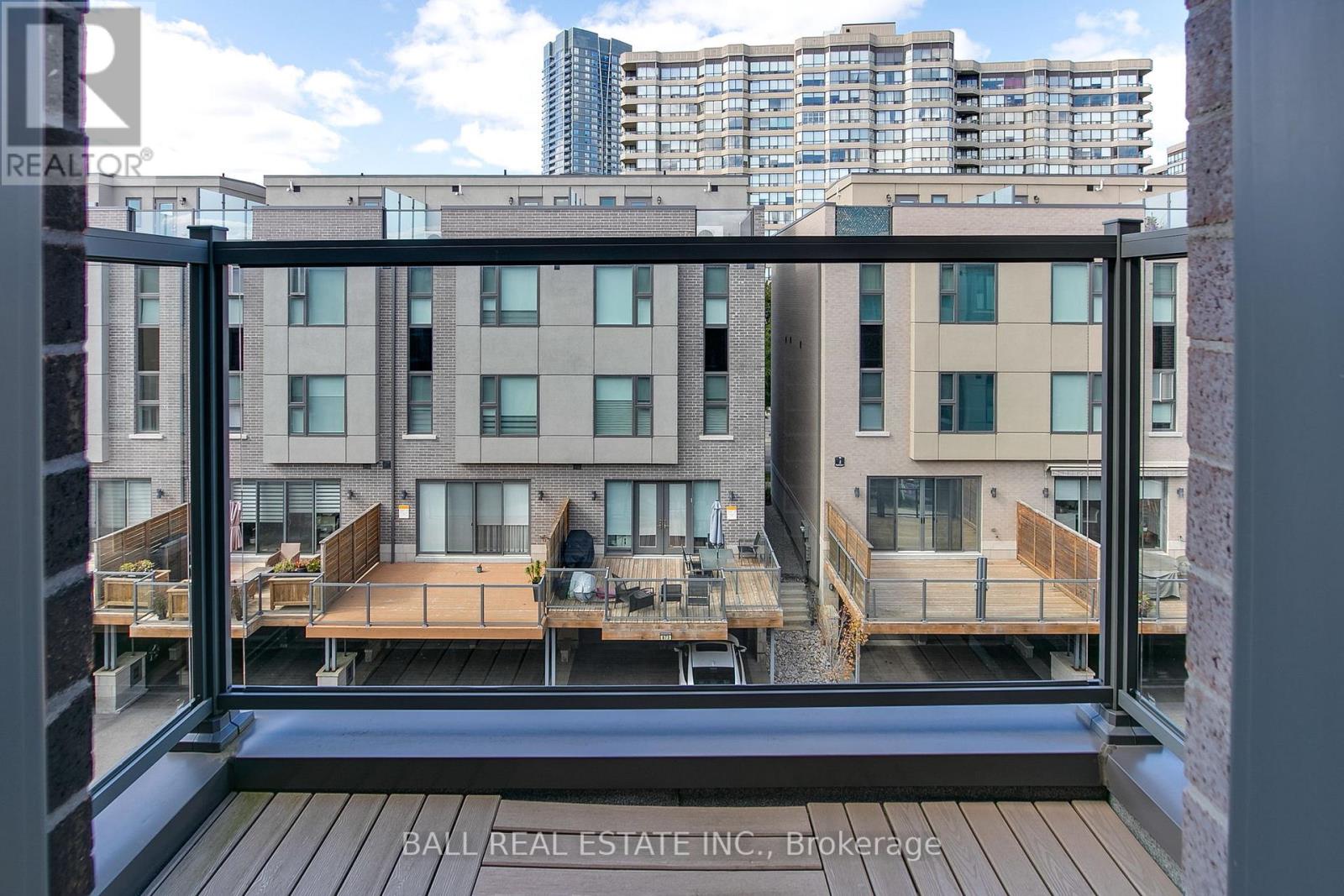 Photo 37 of 255 Smallwood Circle, Vaughan ON