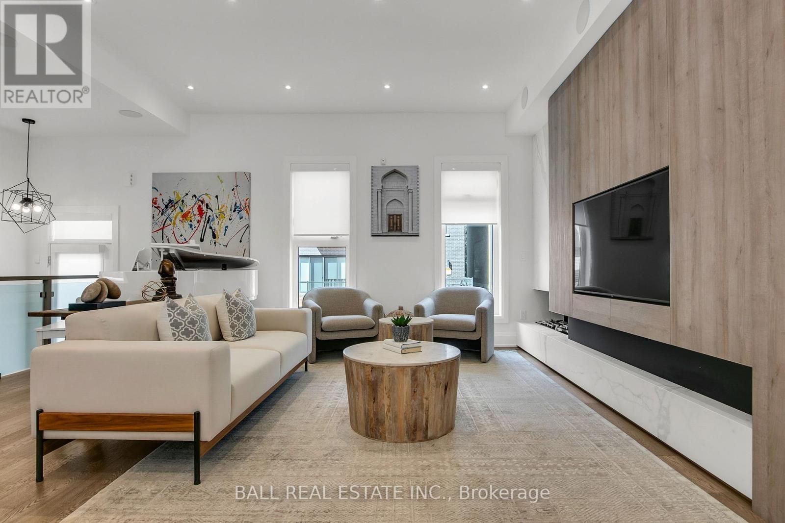Photo 5 of 255 Smallwood Circle, Vaughan ON