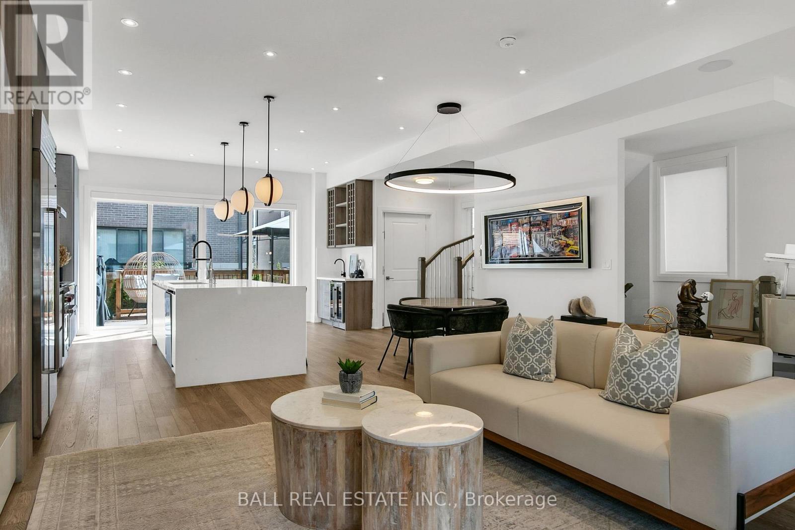 Photo 6 of 255 Smallwood Circle, Vaughan ON