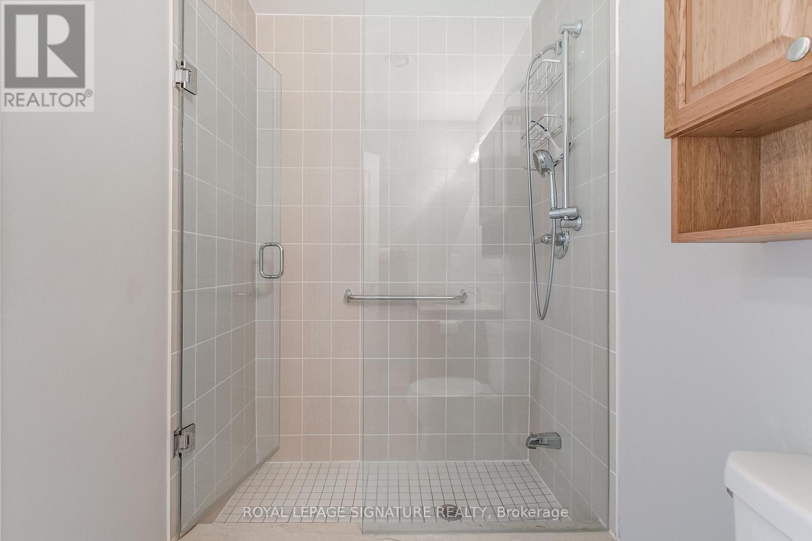 Photo 11 of 320 3865 Lake Shore Boulevard W, Toronto ON