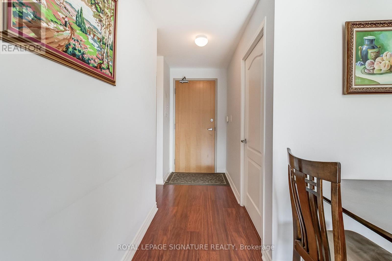 Photo 12 of 320 3865 Lake Shore Boulevard W, Toronto ON