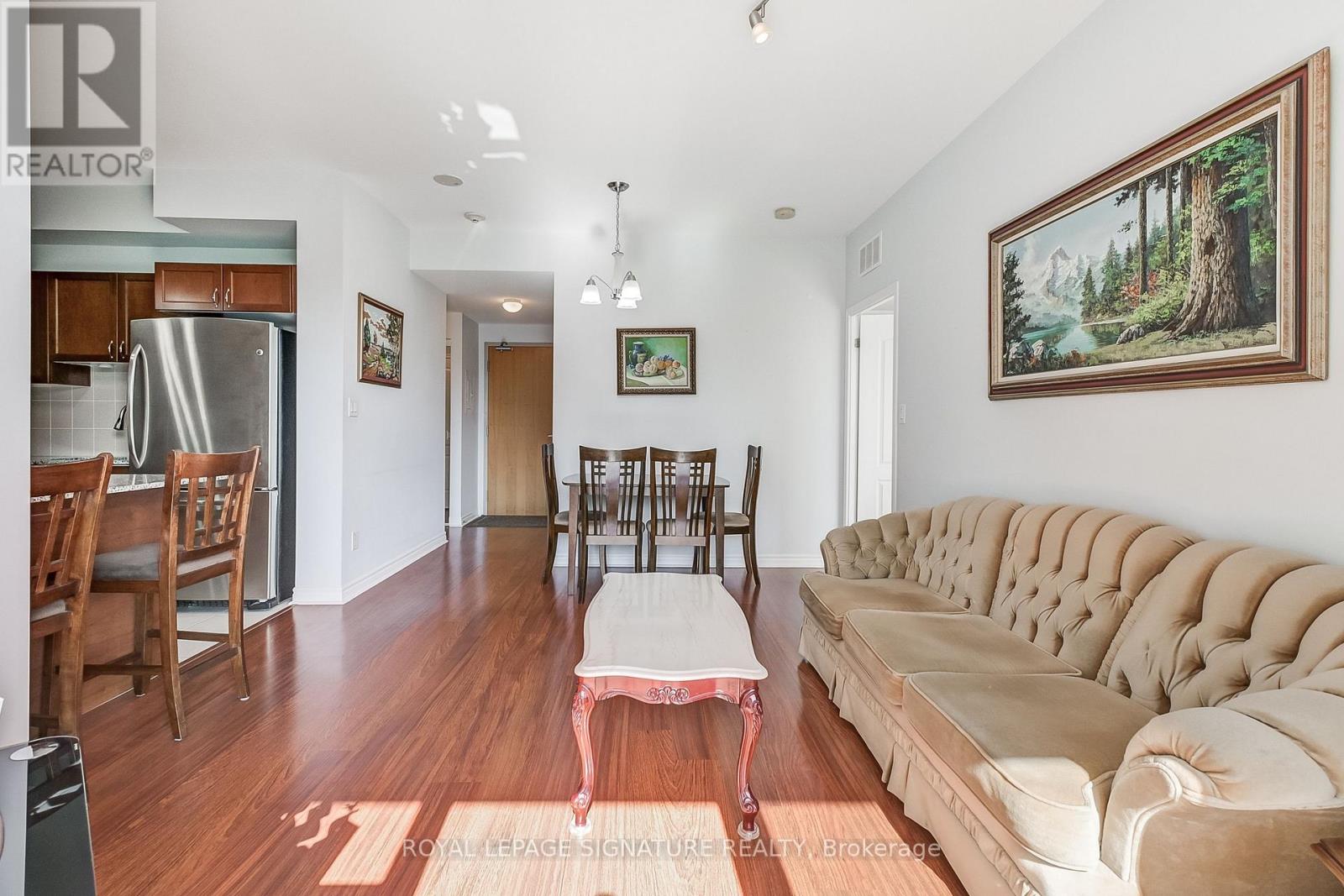 Photo 14 of 320 3865 Lake Shore Boulevard W, Toronto ON
