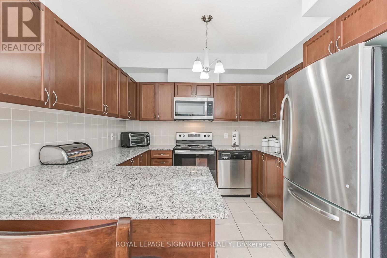 Photo 16 of 320 3865 Lake Shore Boulevard W, Toronto ON