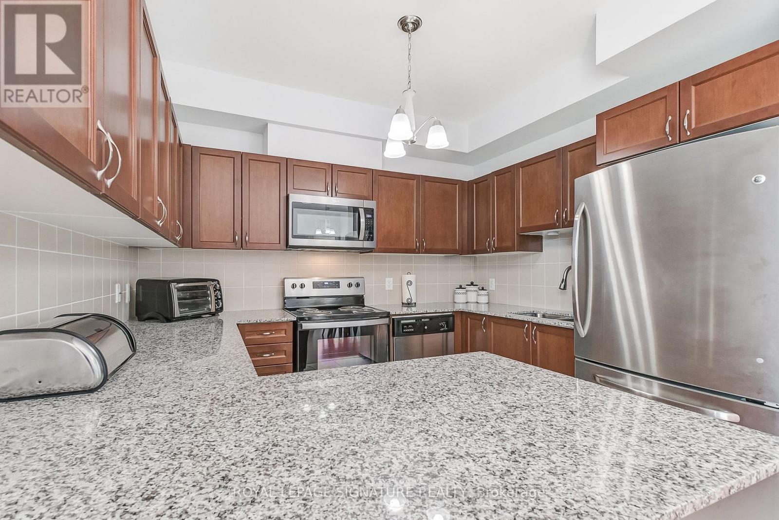 Photo 17 of 320 3865 Lake Shore Boulevard W, Toronto ON