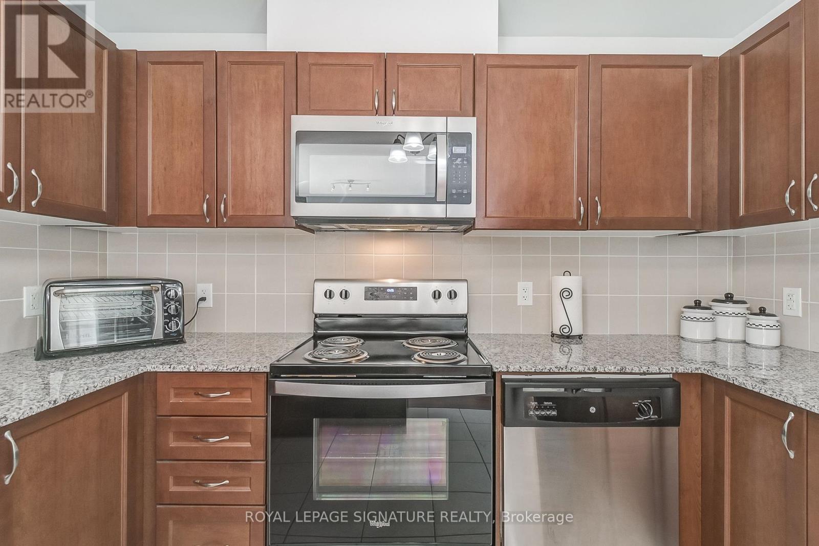 Photo 19 of 320 3865 Lake Shore Boulevard W, Toronto ON