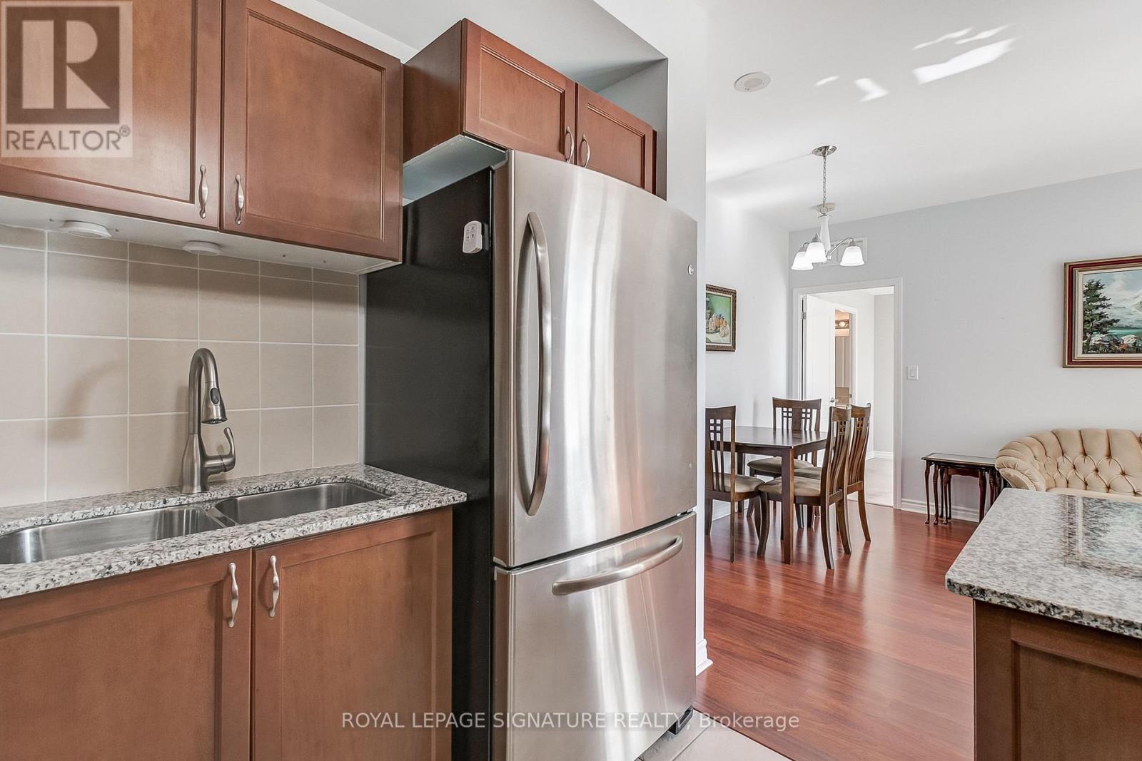 Photo 20 of 320 3865 Lake Shore Boulevard W, Toronto ON
