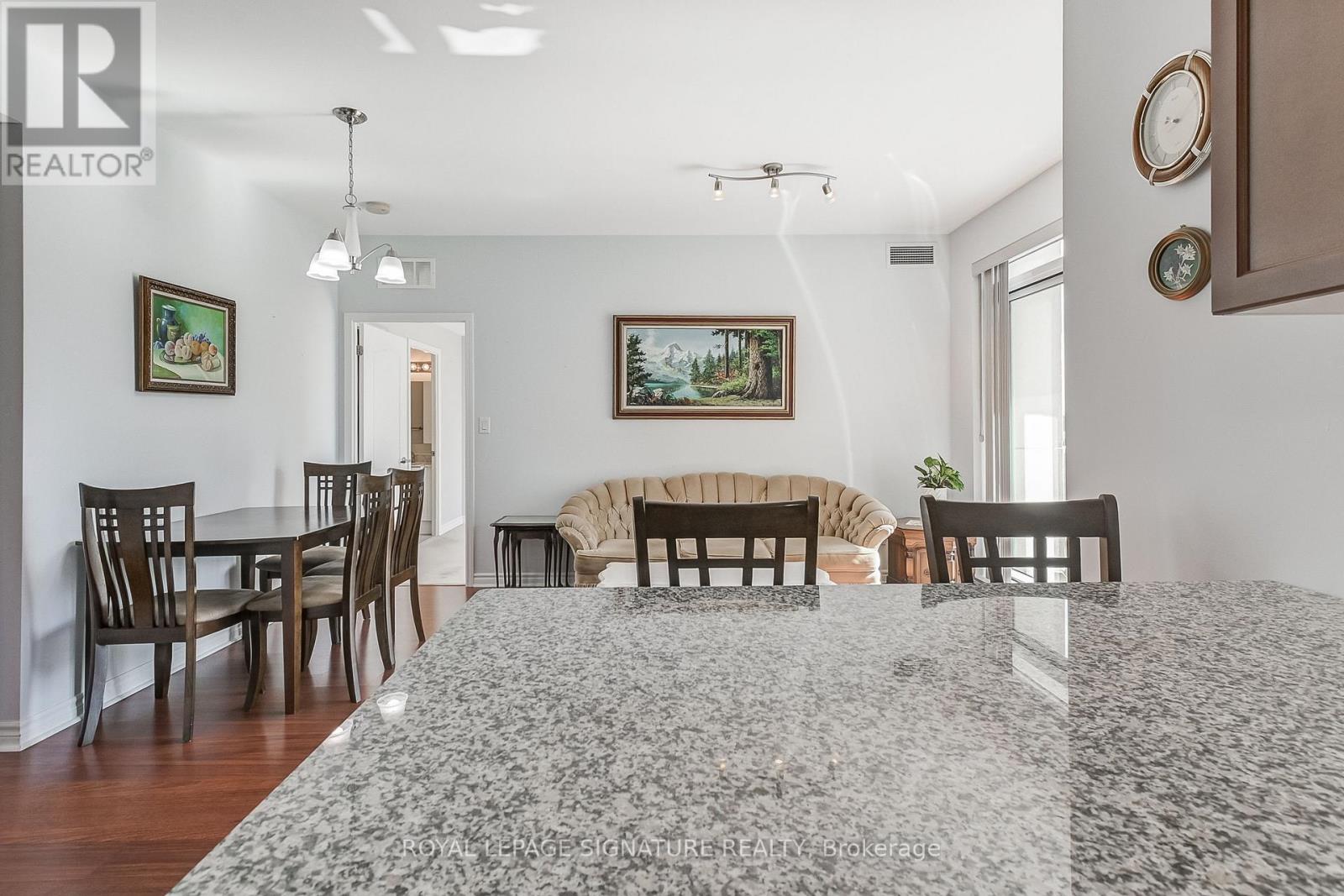 Photo 21 of 320 3865 Lake Shore Boulevard W, Toronto ON