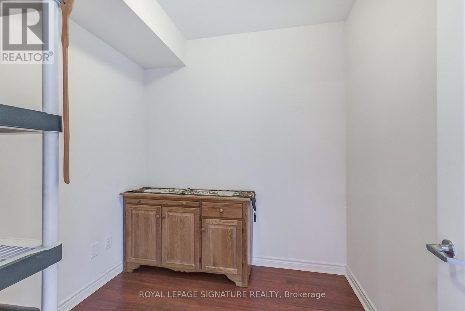 Photo 29 of 320 3865 Lake Shore Boulevard W, Toronto ON