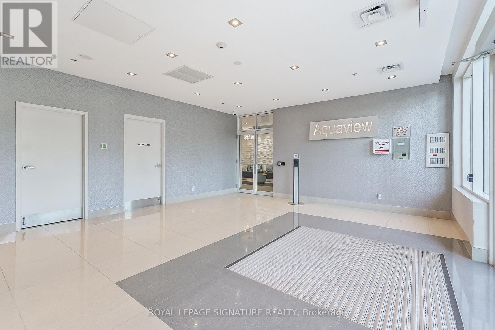 Photo 3 of 320 3865 Lake Shore Boulevard W, Toronto ON