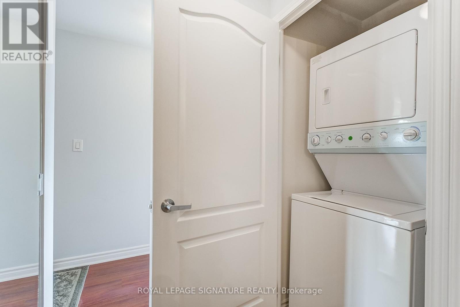 Photo 31 of 320 3865 Lake Shore Boulevard W, Toronto ON