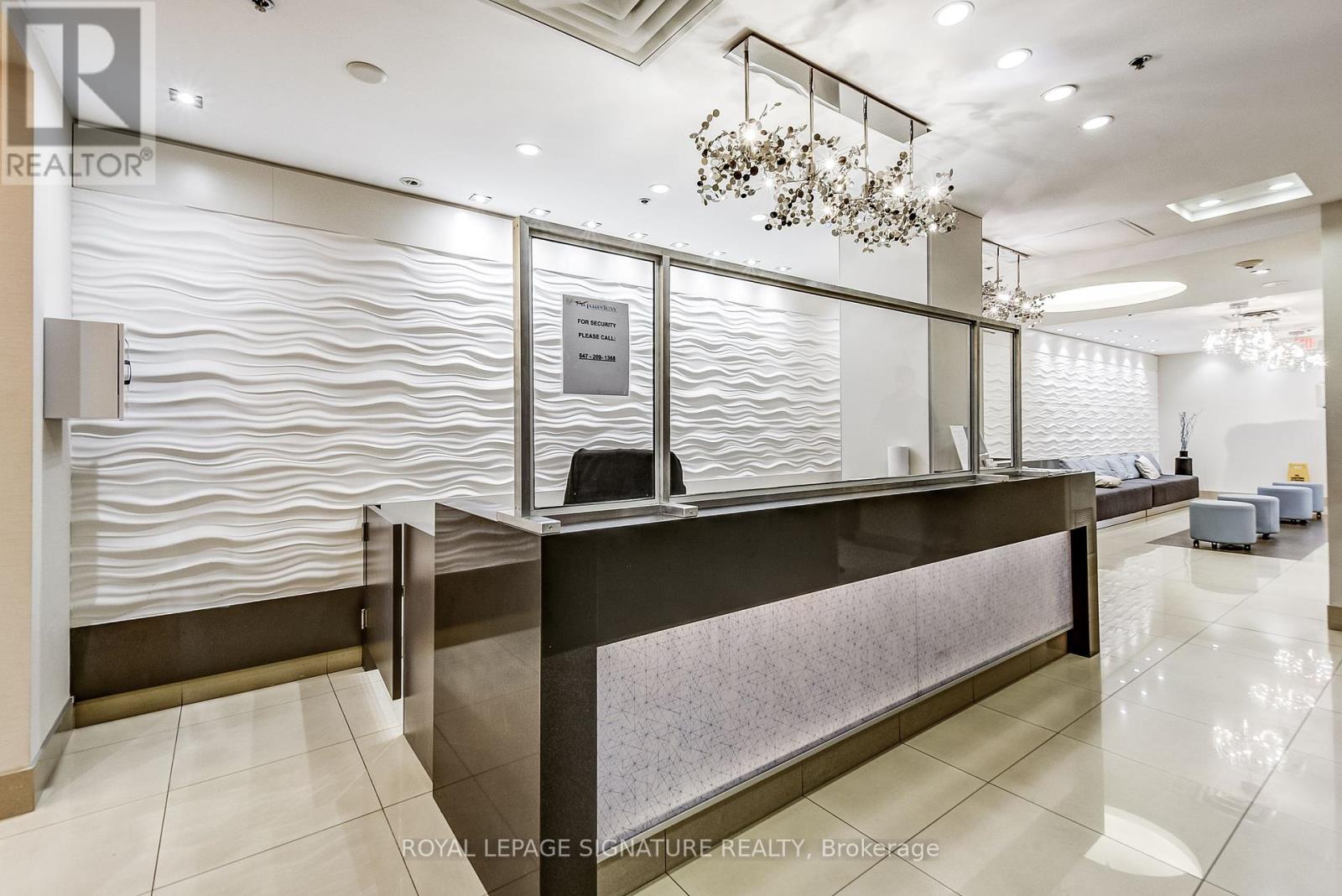 Photo 4 of 320 3865 Lake Shore Boulevard W, Toronto ON