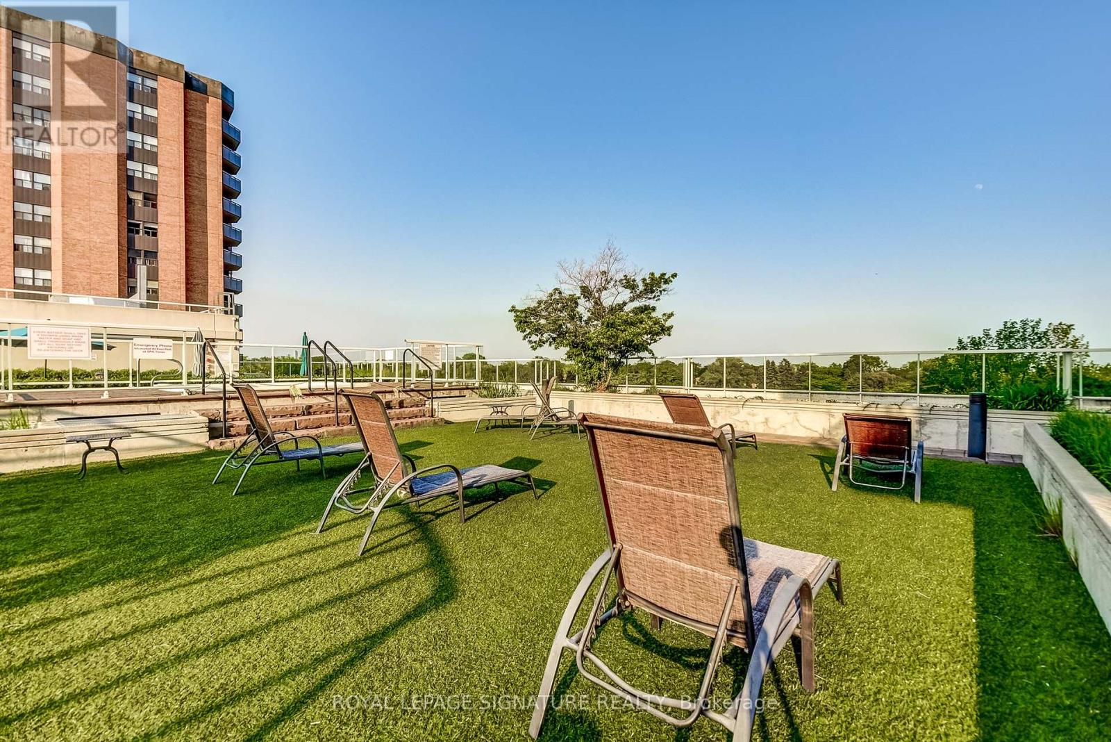 Photo 43 of 320 3865 Lake Shore Boulevard W, Toronto ON