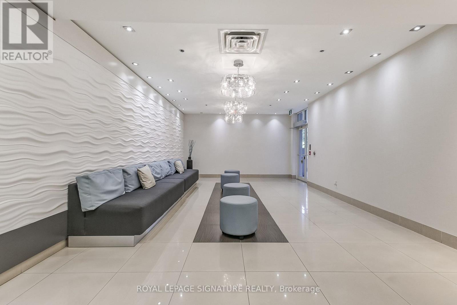 Photo 6 of 320 3865 Lake Shore Boulevard W, Toronto ON