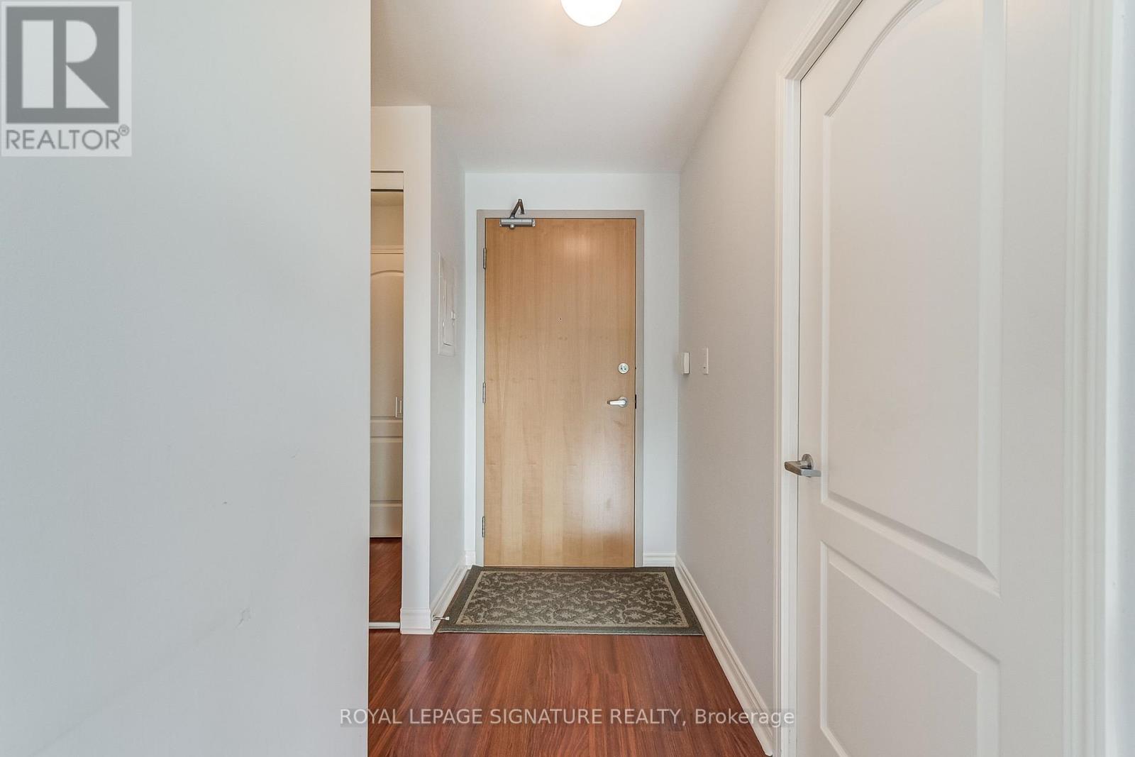 Photo 8 of 320 3865 Lake Shore Boulevard W, Toronto ON
