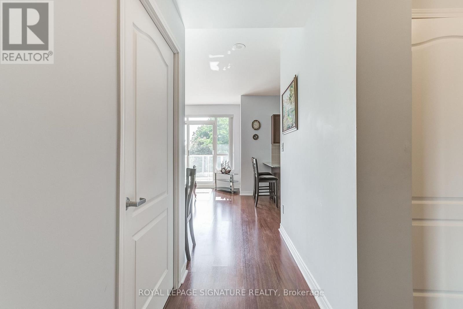 Photo 9 of 320 3865 Lake Shore Boulevard W, Toronto ON