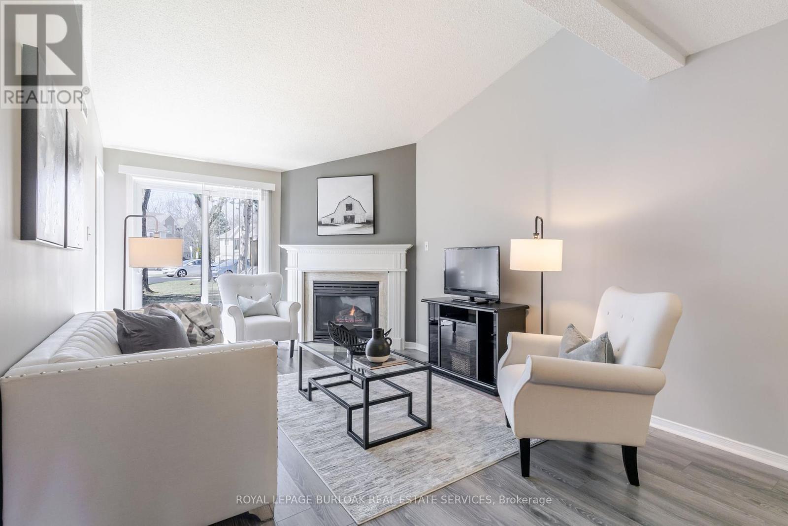 Photo 18 of 102 2110 Cleaver Avenue, Burlington ON