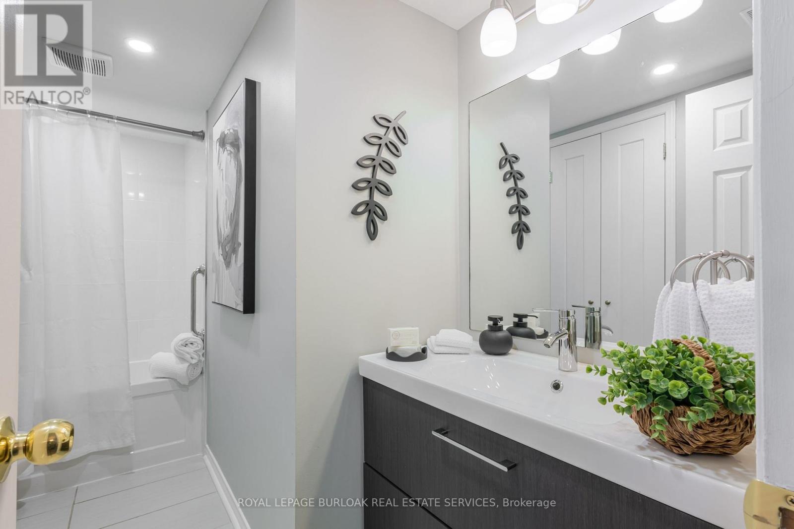 Photo 28 of 102 2110 Cleaver Avenue, Burlington ON